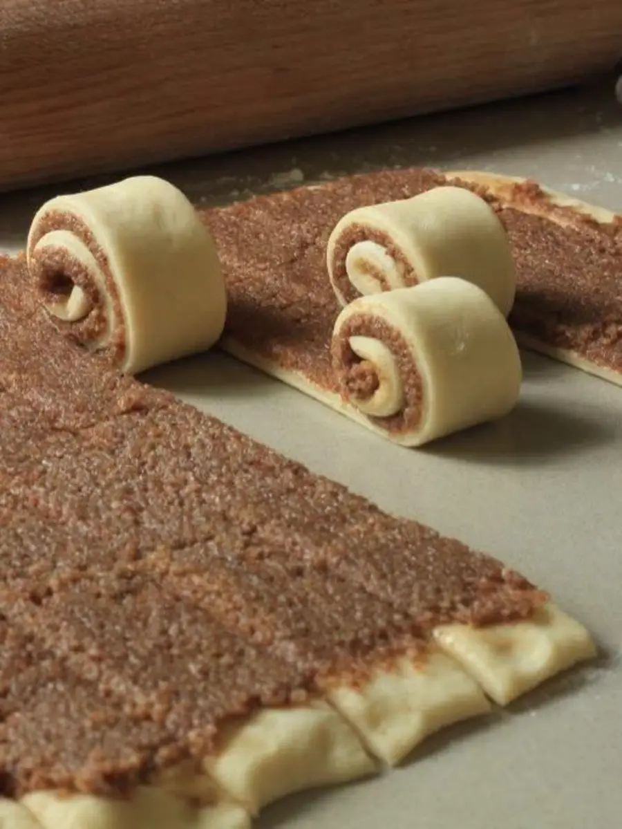 Roulés à la cannelle façonnés à la main dans l’atelier de Schaerbeek